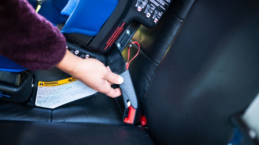 the diono has push-style latch connectors and a pull tab for removal.