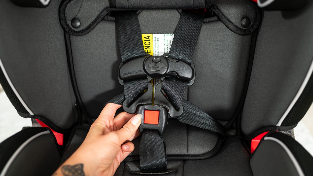 graco slimfit 3-in-1 convertible car seat review - the slimfit buckle and chest clip are average and require a little...