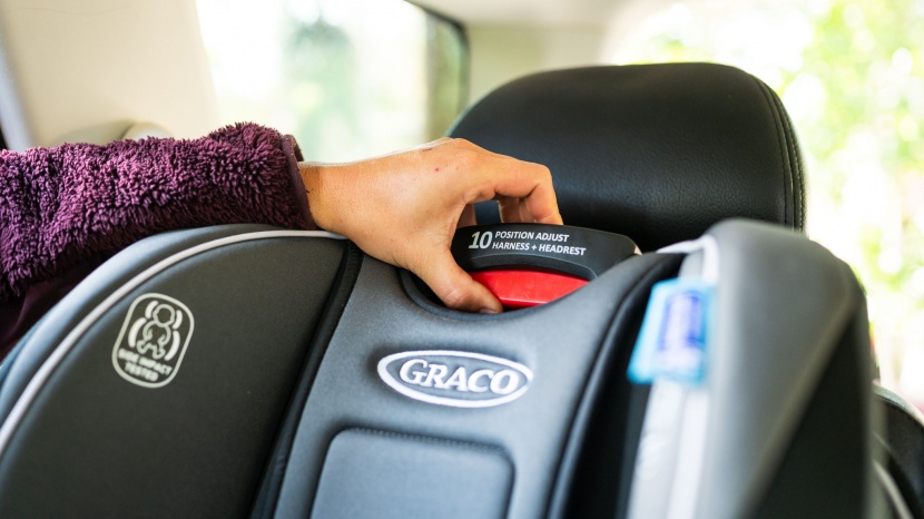 graco slimfit 3-in-1 - the height adjustment on the slimfit has ten possible levels.