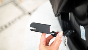 The Maxi-Cosi LATCH connectors are push-style with a button release.