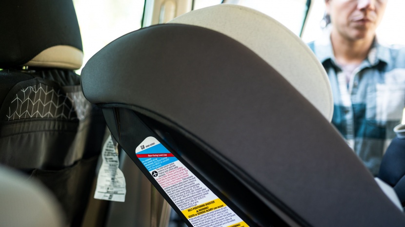 maxi-cosi pria all-in-one - the rear-facing angle indicator fort he maxi-cosi is a tiny red line...