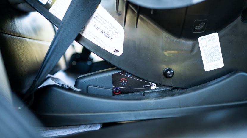 maxi-cosi pria all-in-one - installing the maxi-cosi requires following the guidance of stickers...