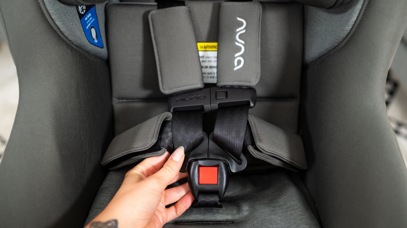 nuna rava - nuna thought of convenience and comfort when designing the harness...