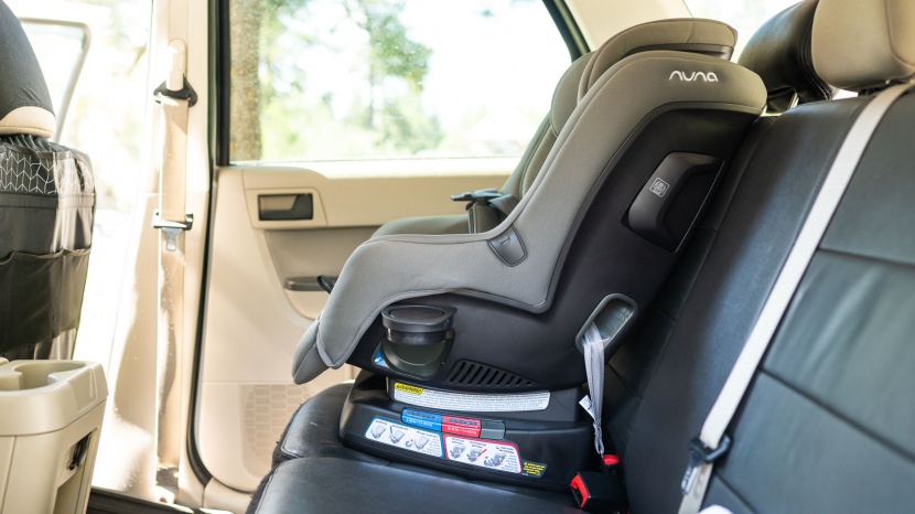 the rava forward-facing system threads through the back of the seat.