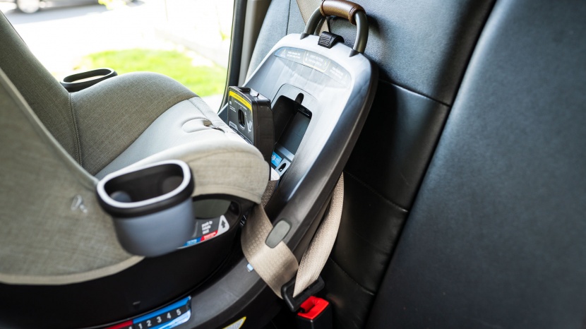 nuna revv - you can see the vehicle belt threaded through the path on the revv...