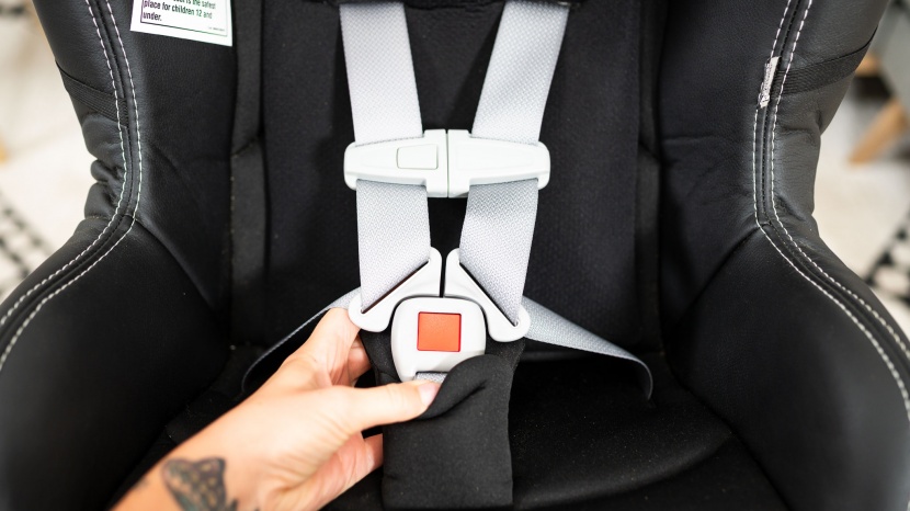 peg perego primo viaggio convertible - the peg chest clip and buckle are not as impressive as others in...