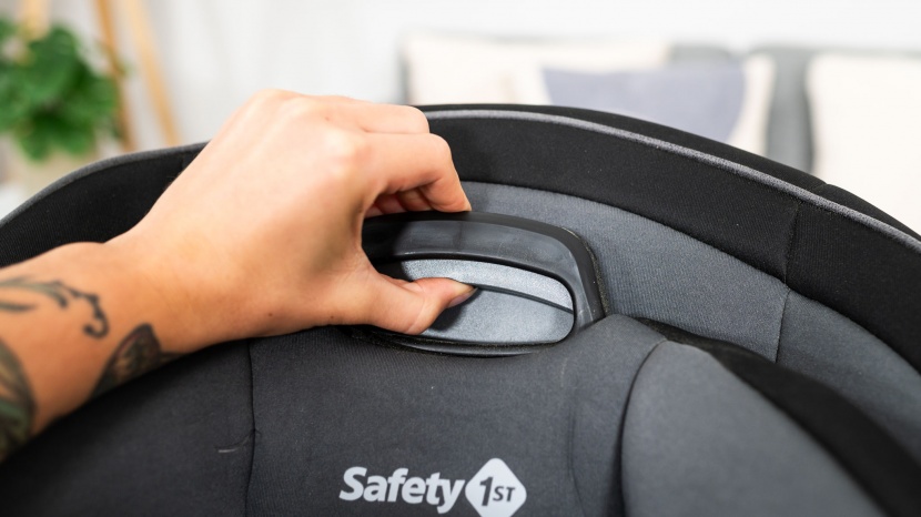 safety 1st grow and go all-in-one - the safety 1st has an odd and unique harness height adjustment that...