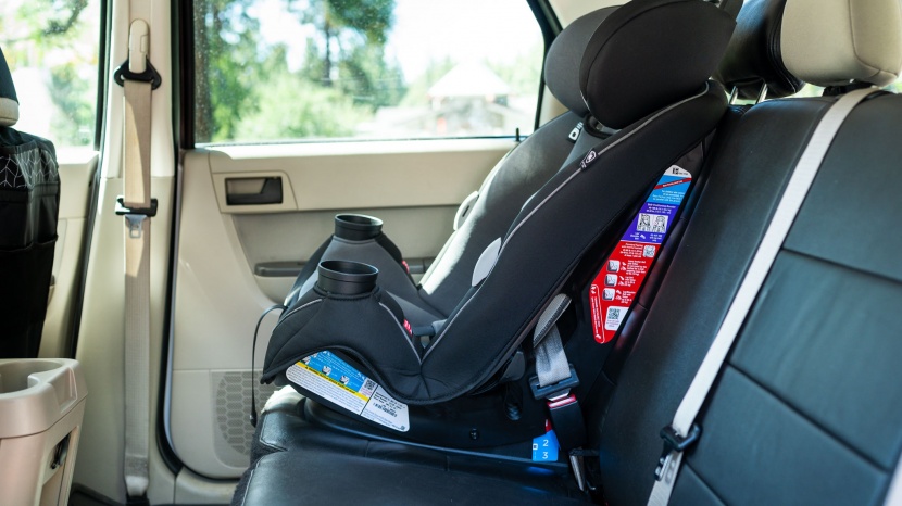 safety 1st grow and go all-in-one - installing the safety 1st using the vehicle belt isn&#039;t the hardest...