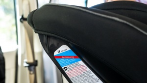 The leveling decal line on the Safety 1st is not the easiest to use...