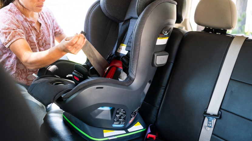 you need to unzip and flip back the seat padding/cover on the knox...