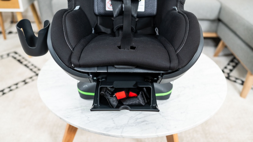 uppababy knox - the latch storage compartment on the knox is near the foot portion...