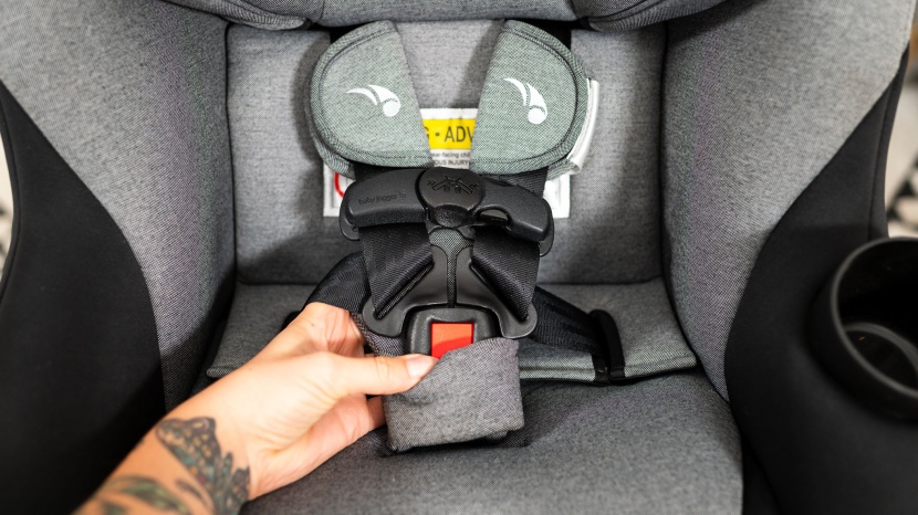 baby jogger city turn - the city turn buckle and chest clip are about average, and while it...