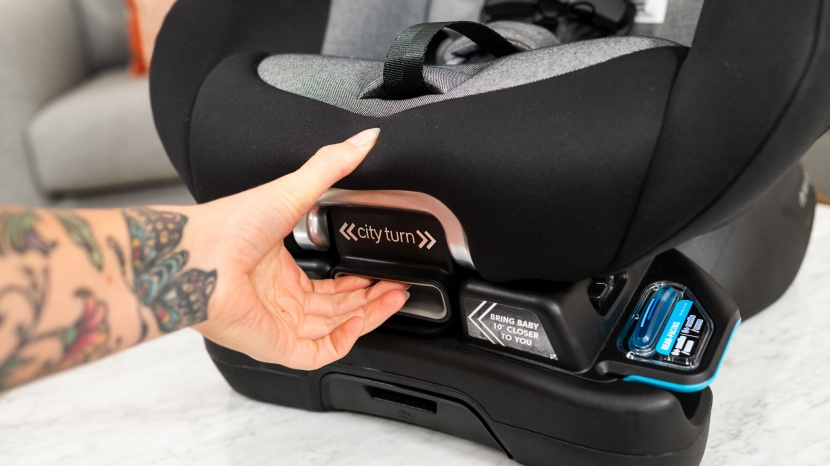 baby jogger city turn - the city turn rotation mechanism is easy to use, and the rotation is...