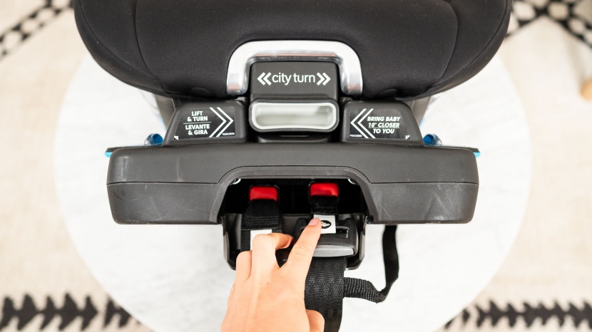the latch storage on the baby jogger is fairly easy to use, but it...