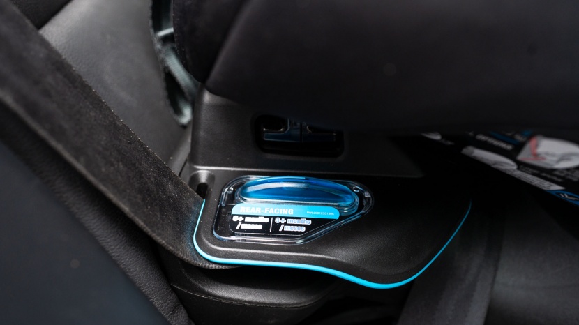 baby jogger city turn - the city turn has level indicators on both sides of the base for...