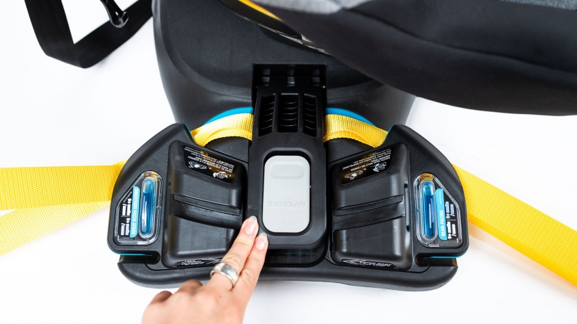 the city turn lock-off compresses the yellow test belt in this image.