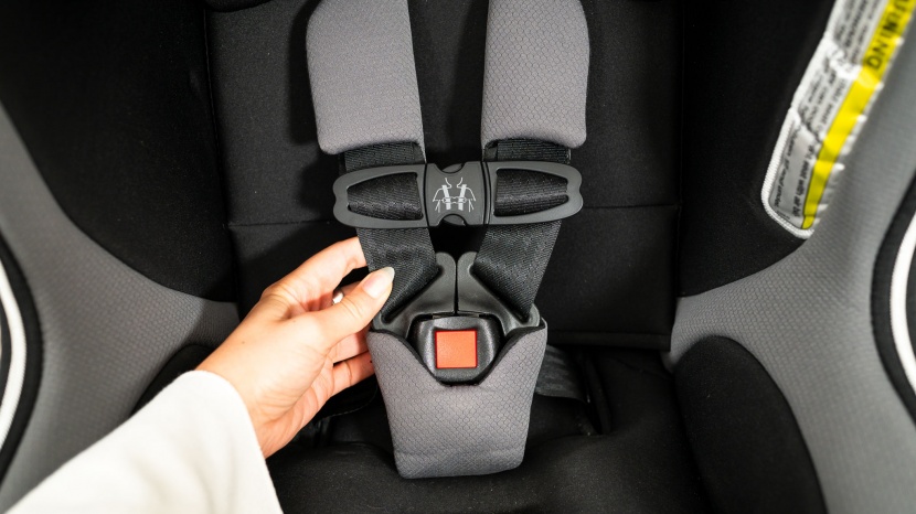 chicco nextfit zip - the nextfit buckle and chest clip are average and similar to so many...