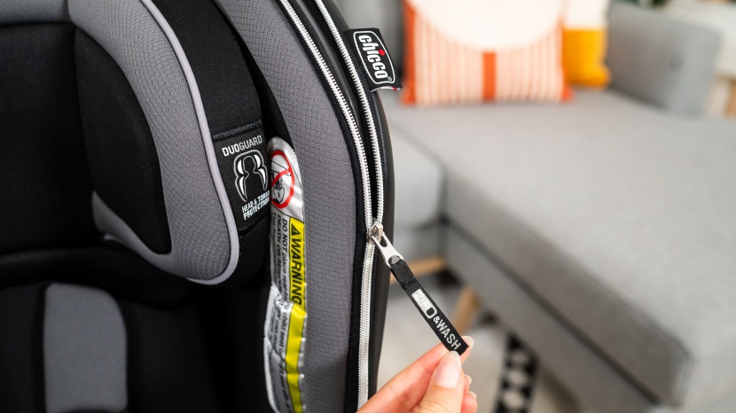 chicco nextfit zip - the nextfit cover unzips for easy removal and washing.