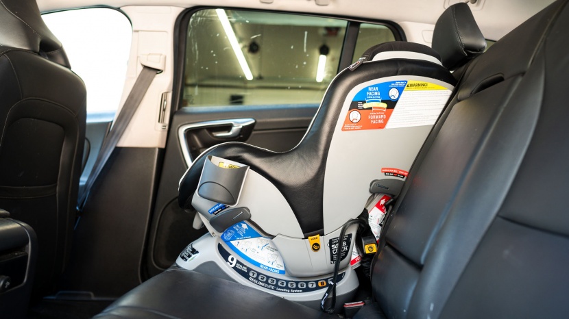 chicco nextfit zip - forward-facing configuration is still the two-strap supercinch on...