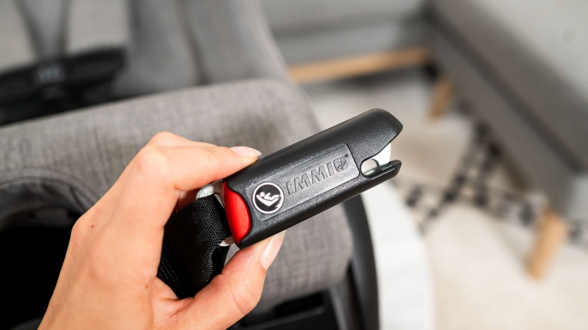 clek fllo - the fllo has push-style latch connectors.