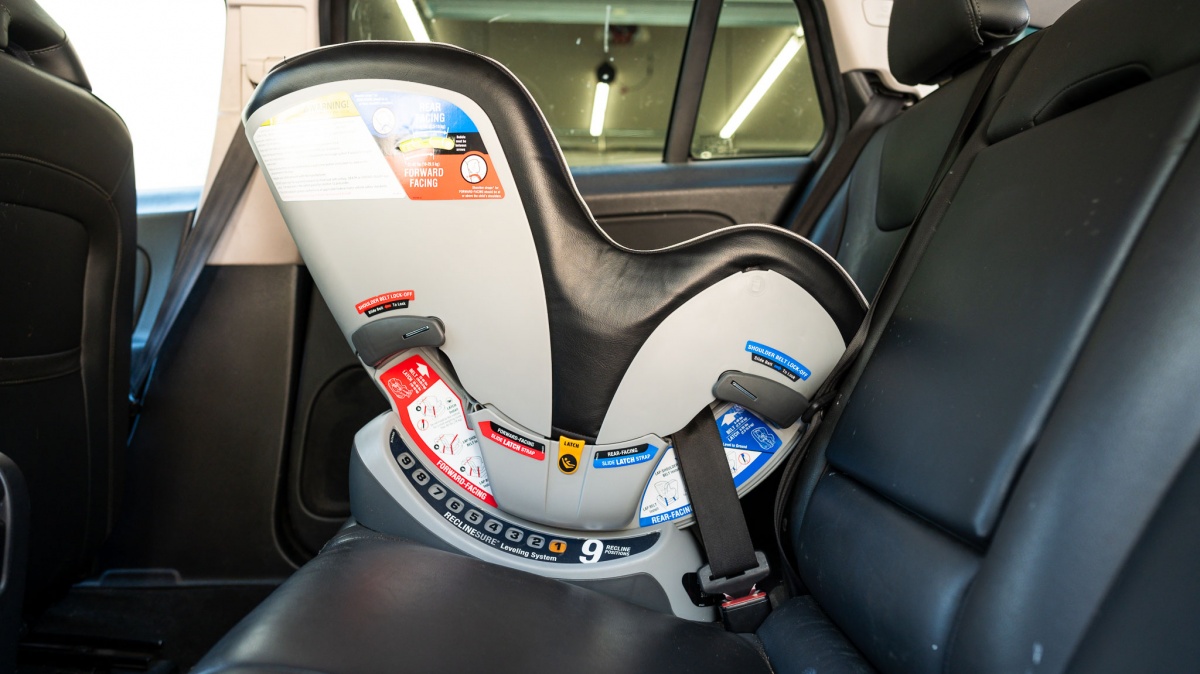 Chicco NextFit Zip Convertible Car Seat - Carbon