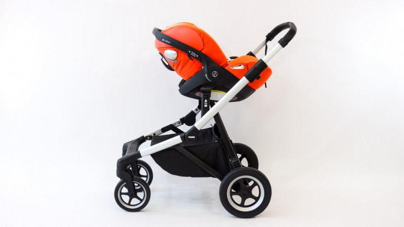 thule sleek double - we tested the thule sleek with the cybex cloud q.