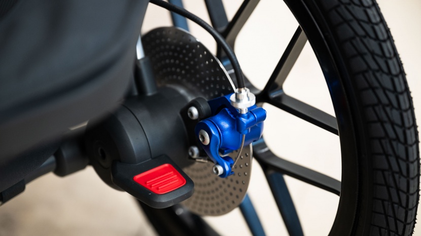 the brake pedals are color-coded on the ridge for quick engagement.
