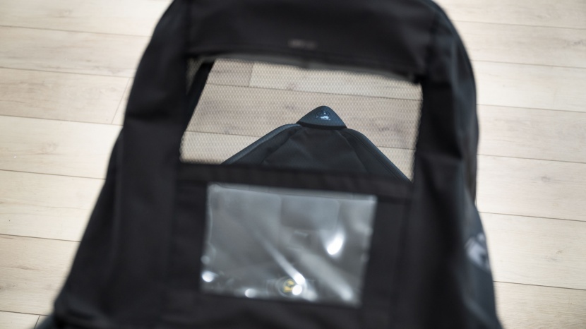 bob alterrain pro - the alterrain pro has a vinyl peek-a-boo window and a mesh window...