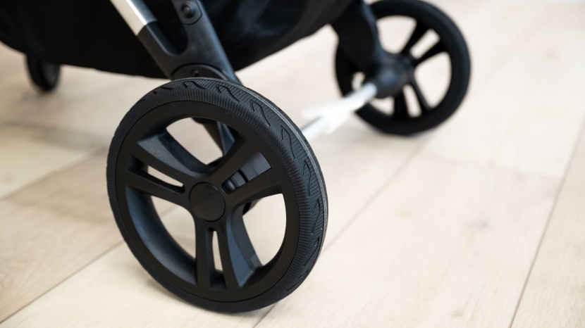 the wheels on the mockingbird are a step up from the plastic wheels...