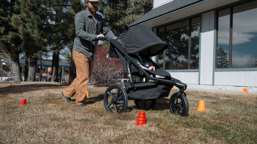 bob alterrain pro - the larger rubber tires help the alterrain move easily over even...