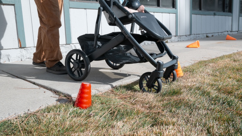 the larger wheels on the cruz v2 help it navigate from flat surfaces...