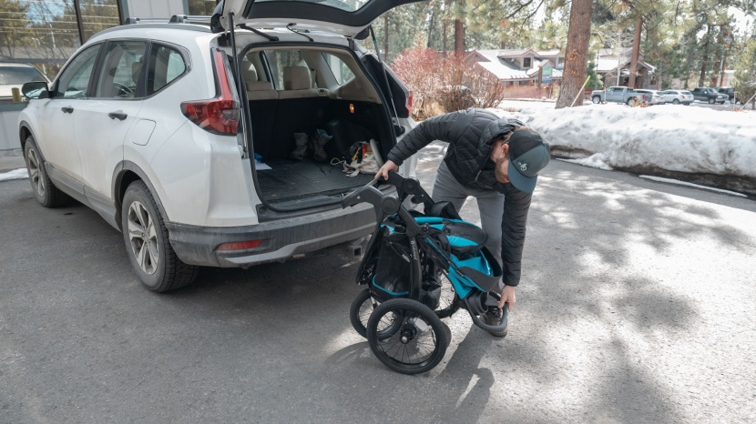 there is no designated or good place to hold the race tec to lift it.