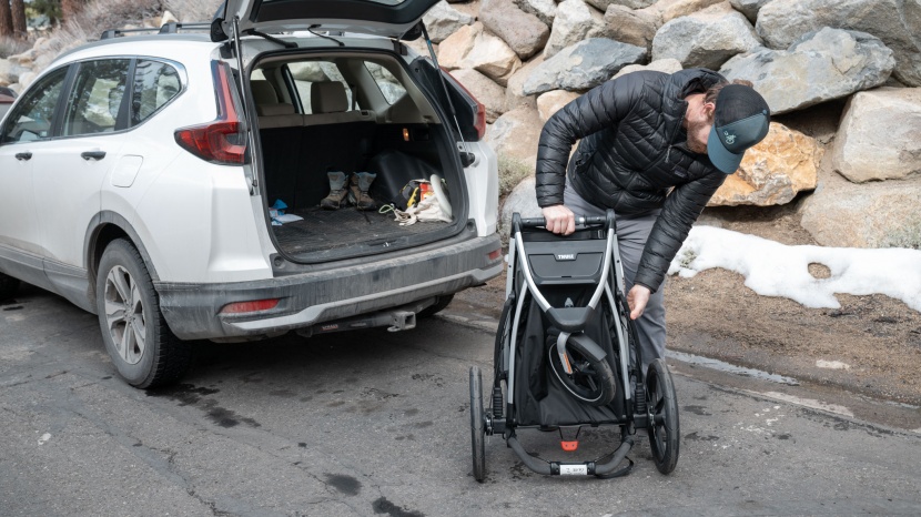 thule urban glide 2 - the urban glide 2 is not as bulky or awkward for a jogging stroller...