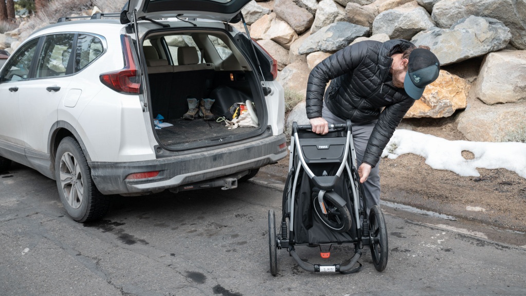 thule urban glide 2 - the urban glide 2 is not as bulky or awkward for a jogging stroller...