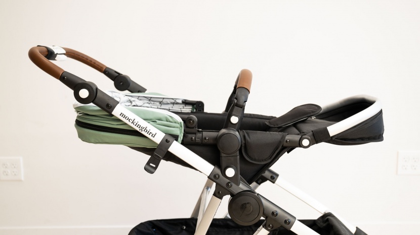 mockingbird stroller - the mockingbird seat lays flat when fully reclined.