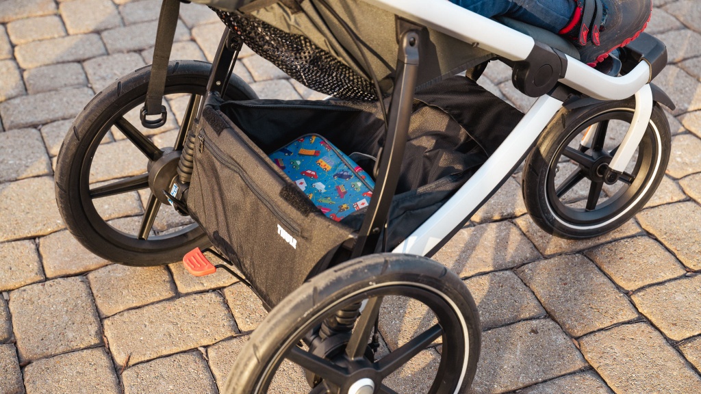 thule urban glide 2 - the urban glide 2 storage bin has a back pocket and zippered cover...