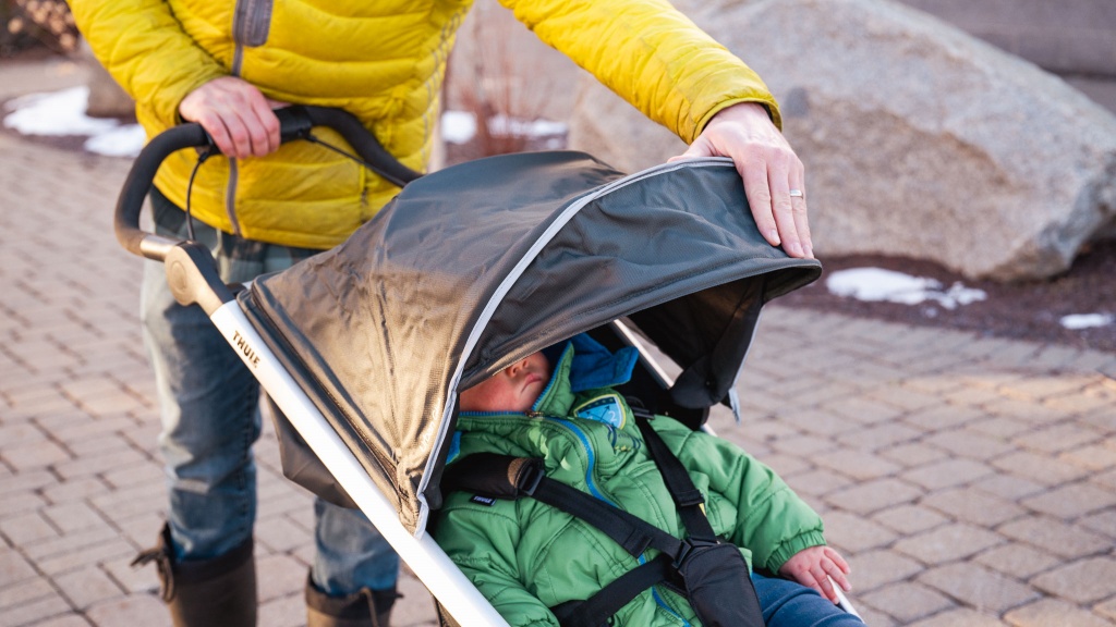 thule urban glide 2 - the urban glide 2 canopy is big enough for good sun coverage and...