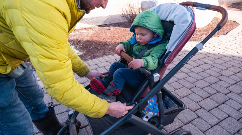 uppababy vista v2 - the vista v2 seat has an adjustable leg rest to help keep little...