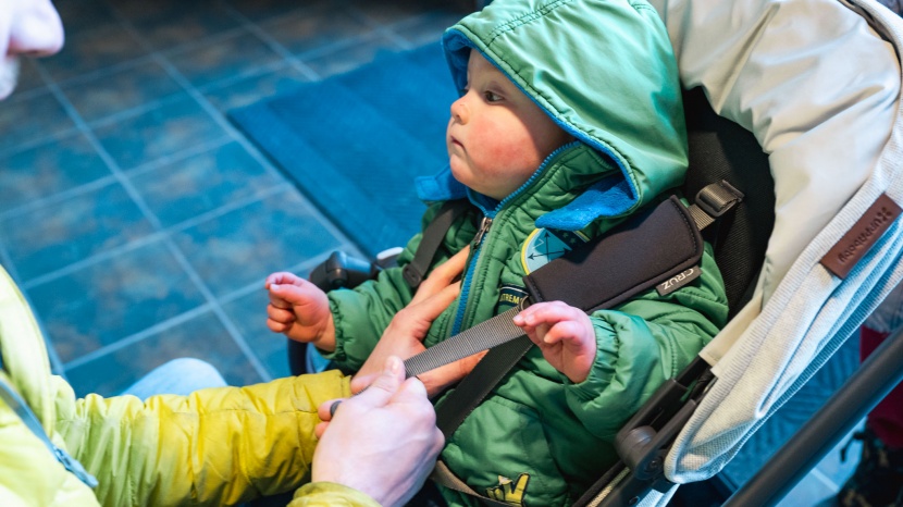 the cruz has an easy to adjust harness with smooth webbing.