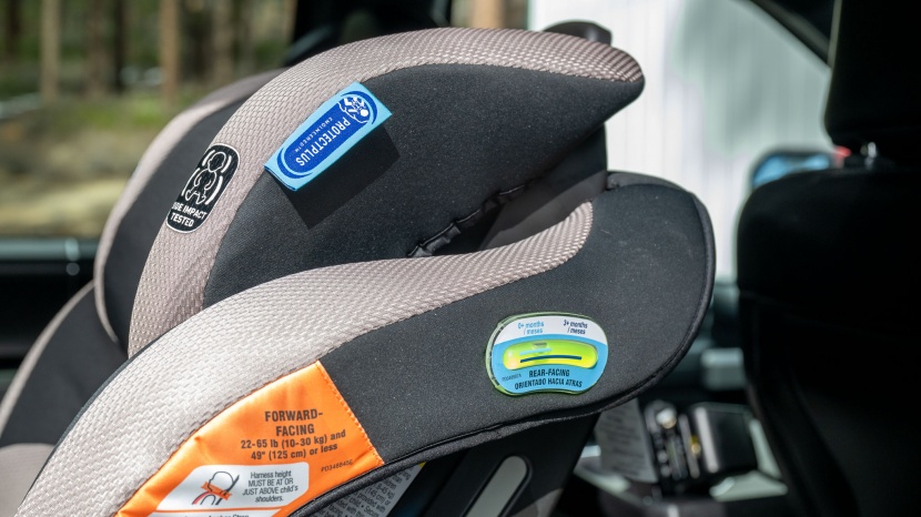 graco extend2fit 3 in 1 - the extend2fit has a bubble level indicator on the side near the top.