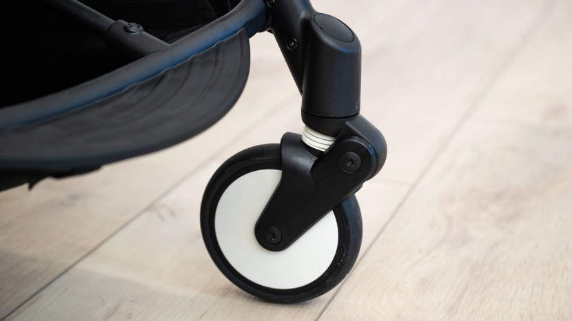 babyzen yoyo2 - while the babyzen has some suspension that helps absorb the bumps on...