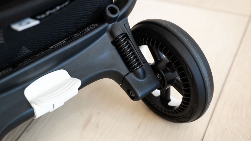 bugaboo butterfly - the center placement on the butterfly brake pedal makes it easy to...