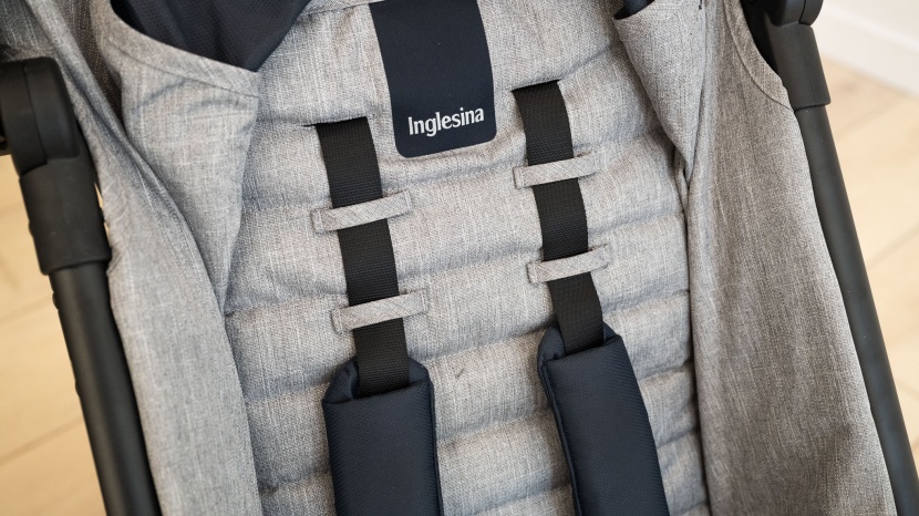 inglesina quid - to adjust the quid shoulder straps, you must unthread and rethread...