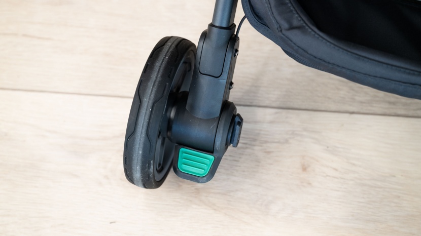 we love the color-coded brake pedal on the minu v2.