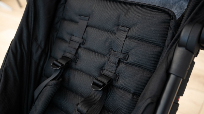 the shoulder strap adjustments on the zoe are easy to adjust and fit...