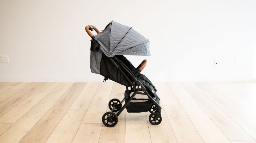 zoe traveler - the zoe offers a comfortable seating arrangement with a giant canopy...