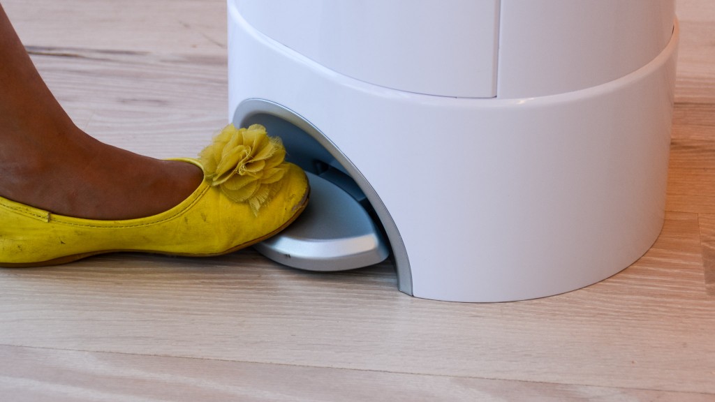 diaper pail - the munchkin step has a simple foot pedal for hands-free opening.