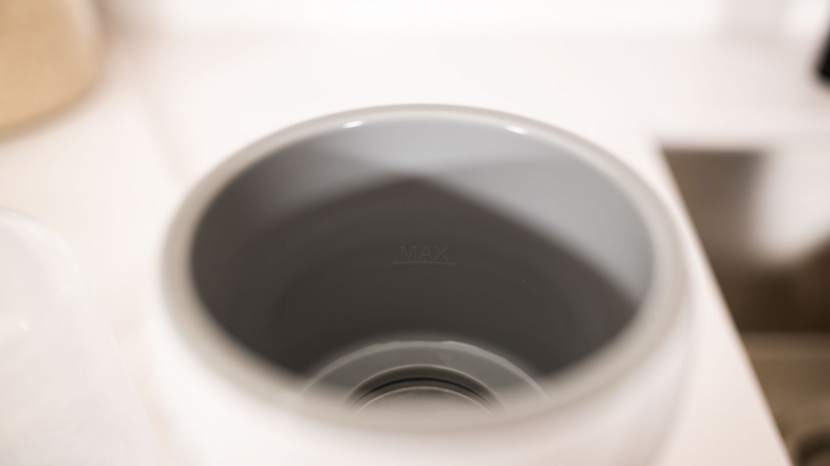 the inside of the grownsy is easy to wipe clean and has a max fill...