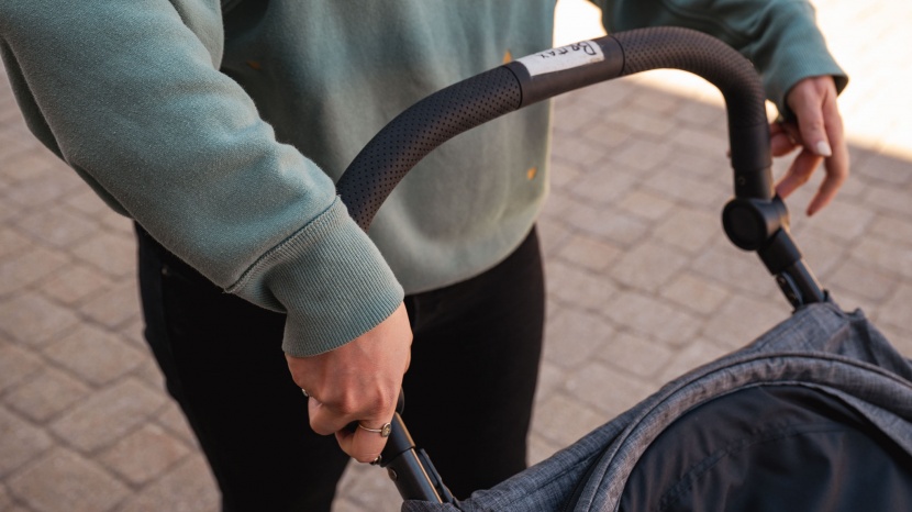 britax b-free - the b-free is easy to use and has useful features like an adjustable...