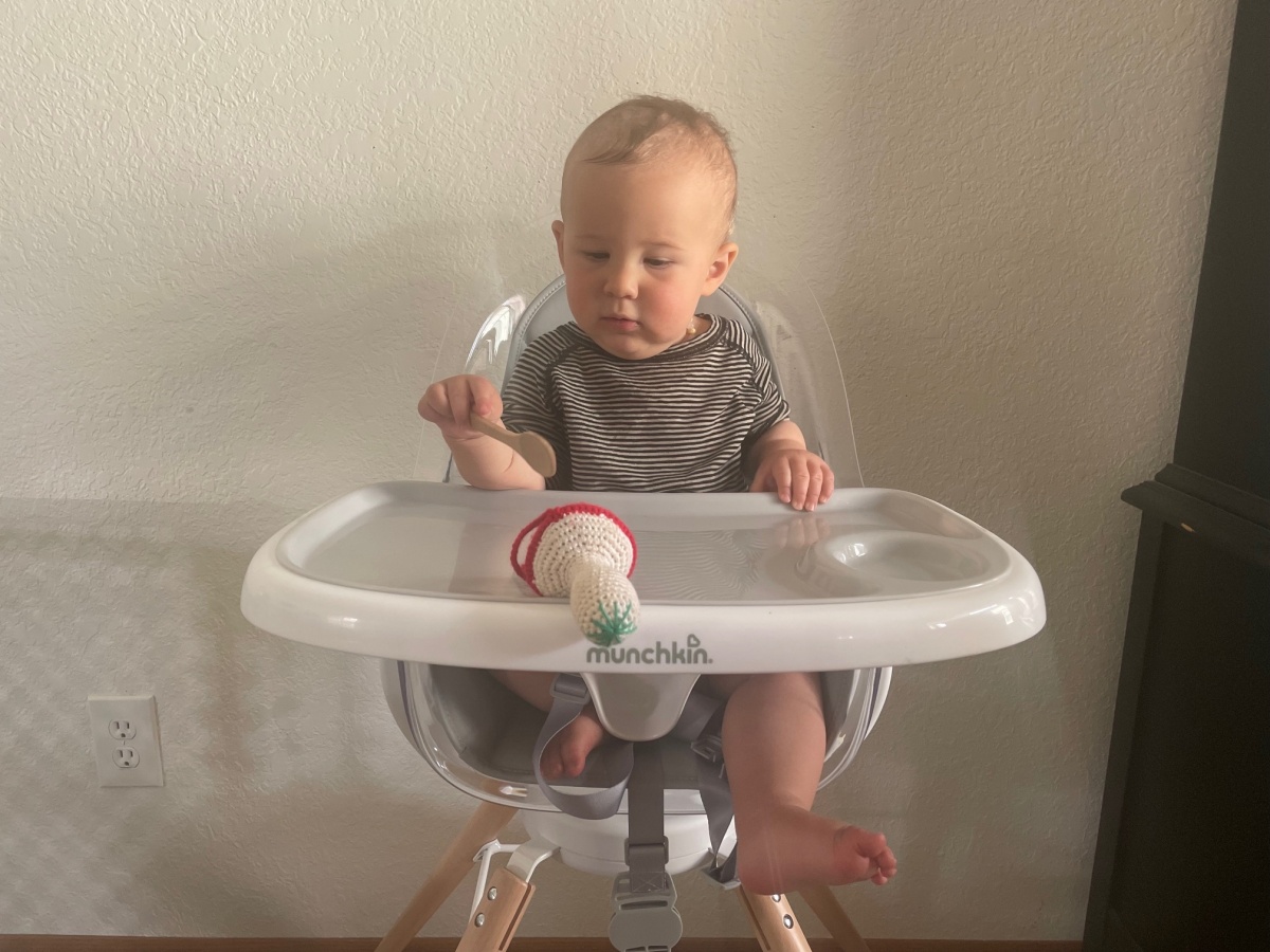 Munchkin 360° Cloud Review (Baby playing comforably in Munchkin 360 Cloud, although feet don't reach the footrest.)